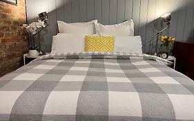 The Coachhouse - Studio Apartment